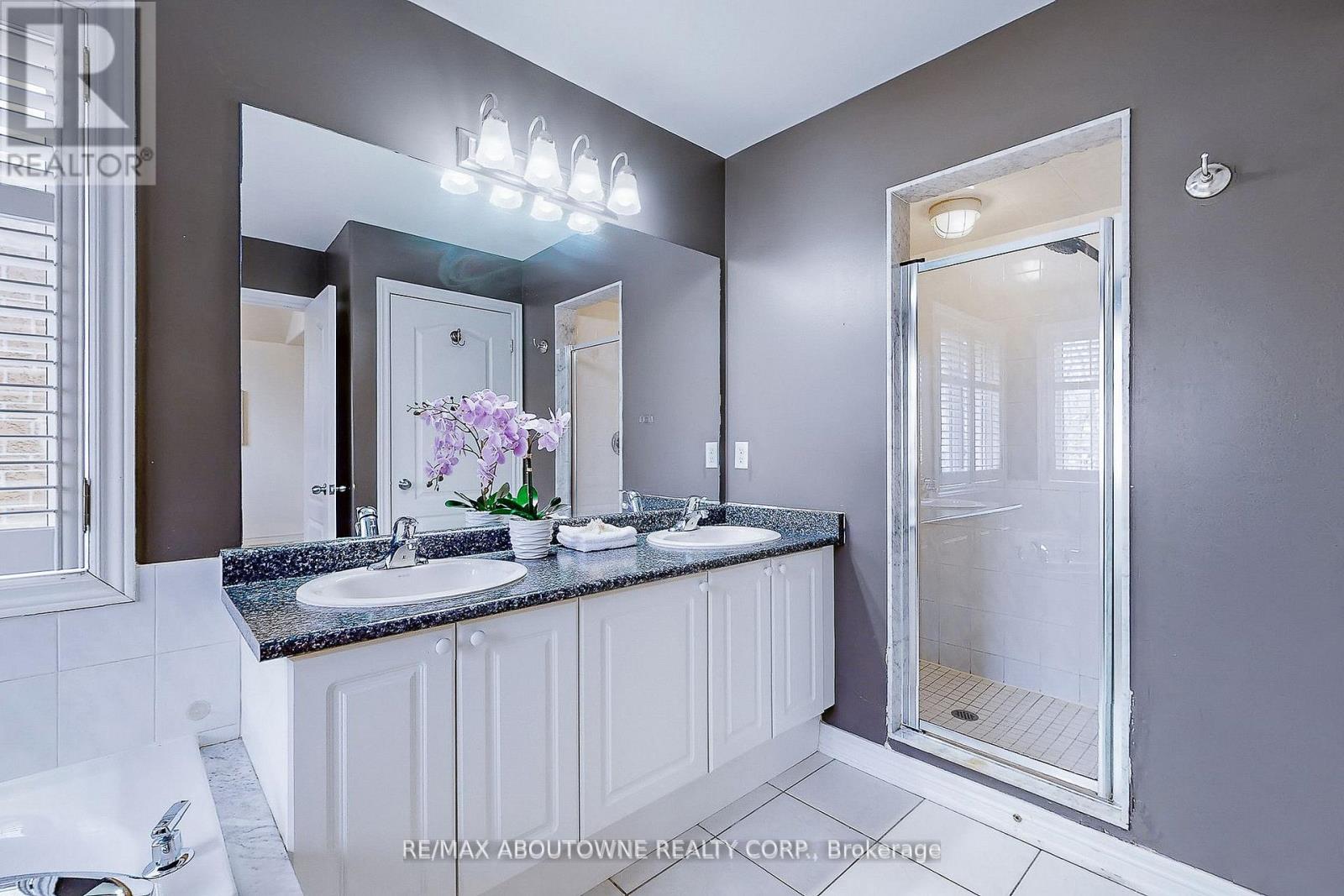 2457 Hilda Drive, Oakville, Ontario  L6H 7N5 - Photo 23 - W12960506