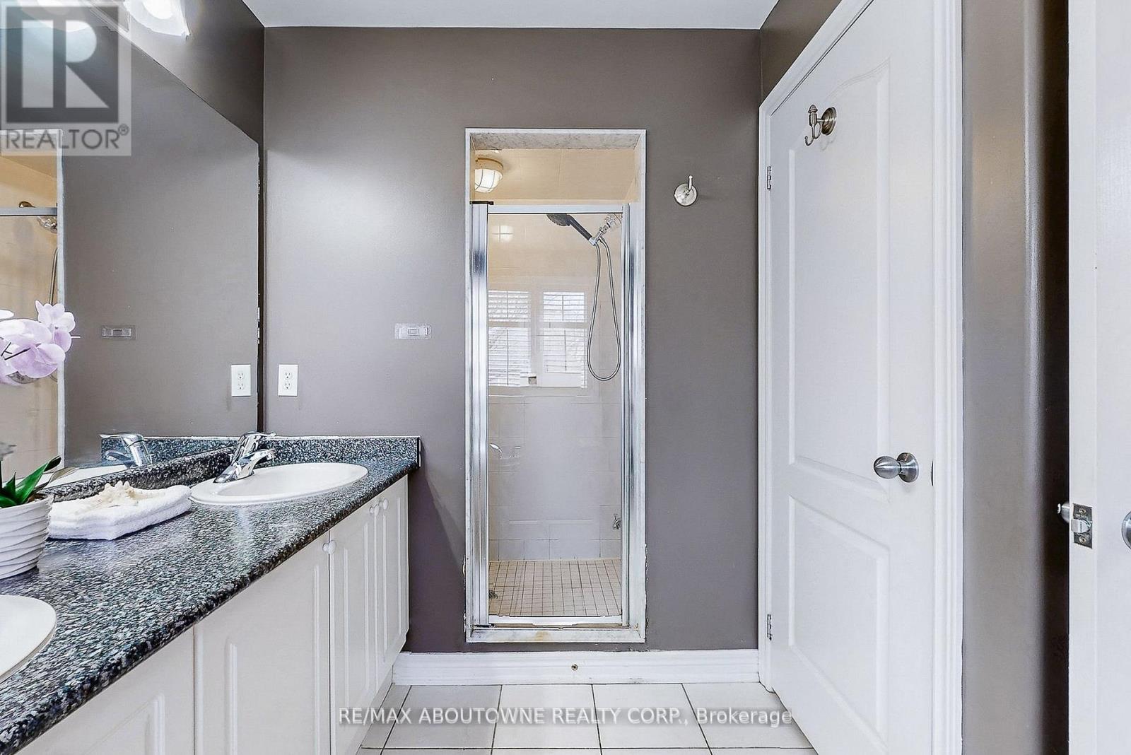 2457 Hilda Drive, Oakville, Ontario  L6H 7N5 - Photo 24 - W12960506