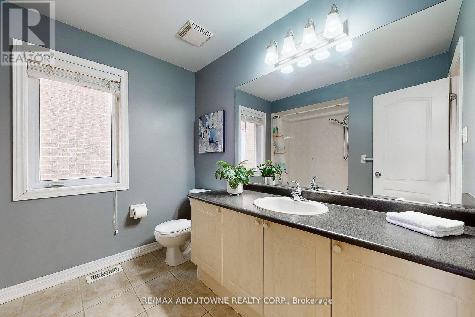 2457 Hilda Drive, Oakville, Ontario  L6H 7N5 - Photo 32 - W12960506