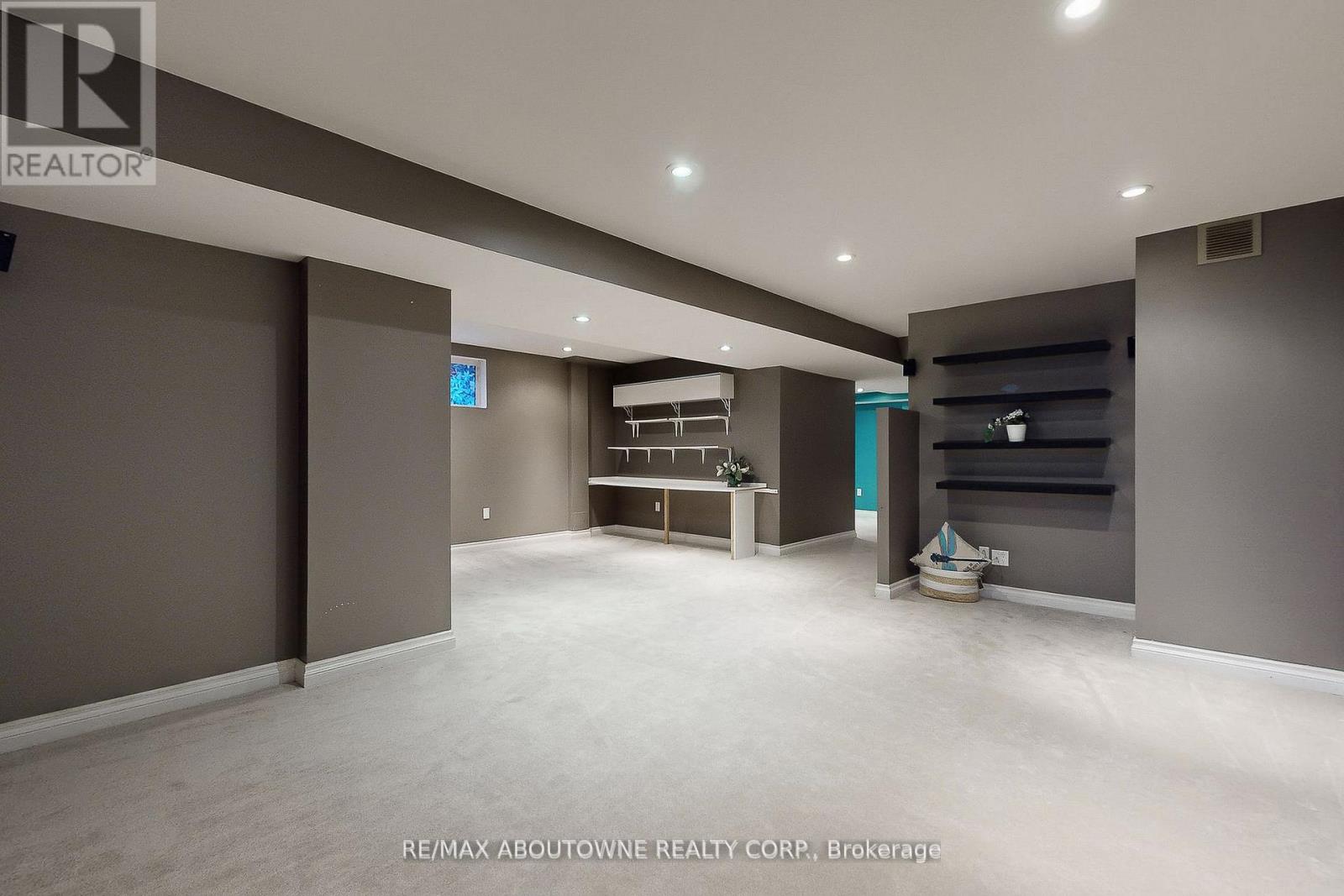 2457 Hilda Drive, Oakville, Ontario  L6H 7N5 - Photo 37 - W12960506