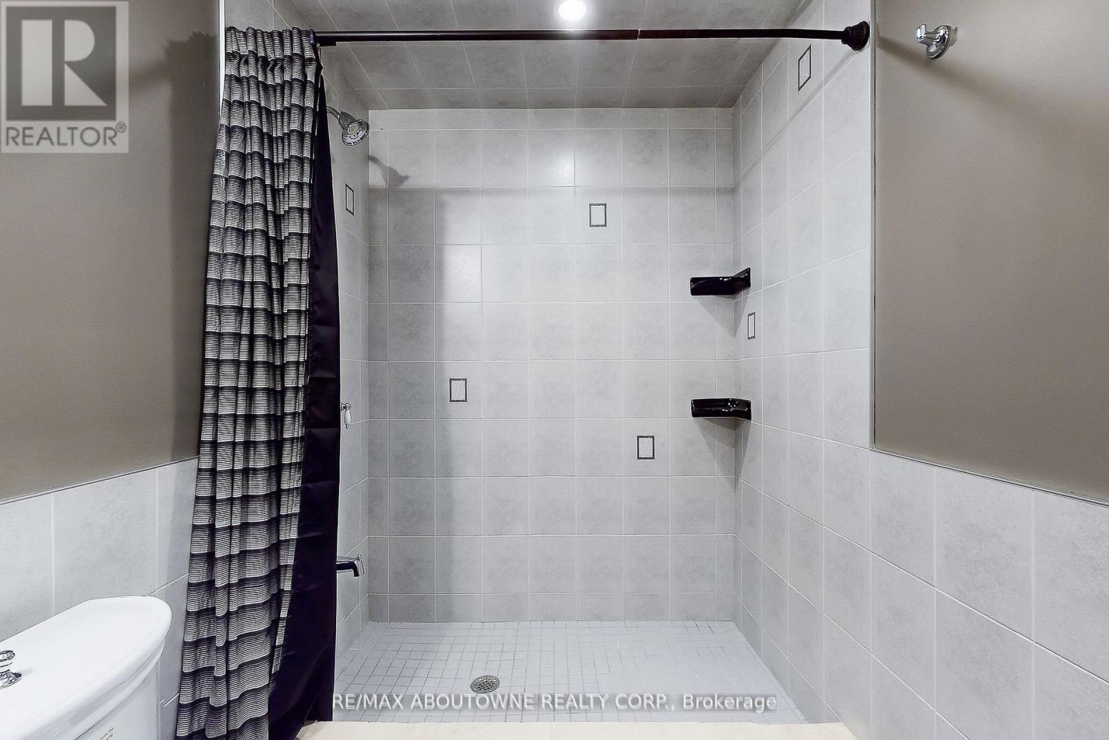 2457 Hilda Drive, Oakville, Ontario  L6H 7N5 - Photo 40 - W12960506