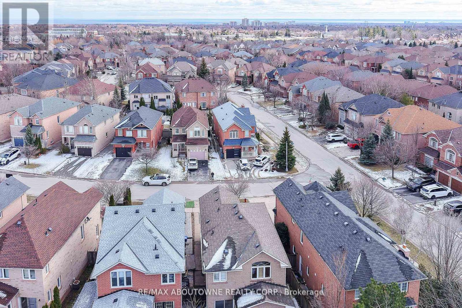 2457 Hilda Drive, Oakville, Ontario  L6H 7N5 - Photo 46 - W12960506