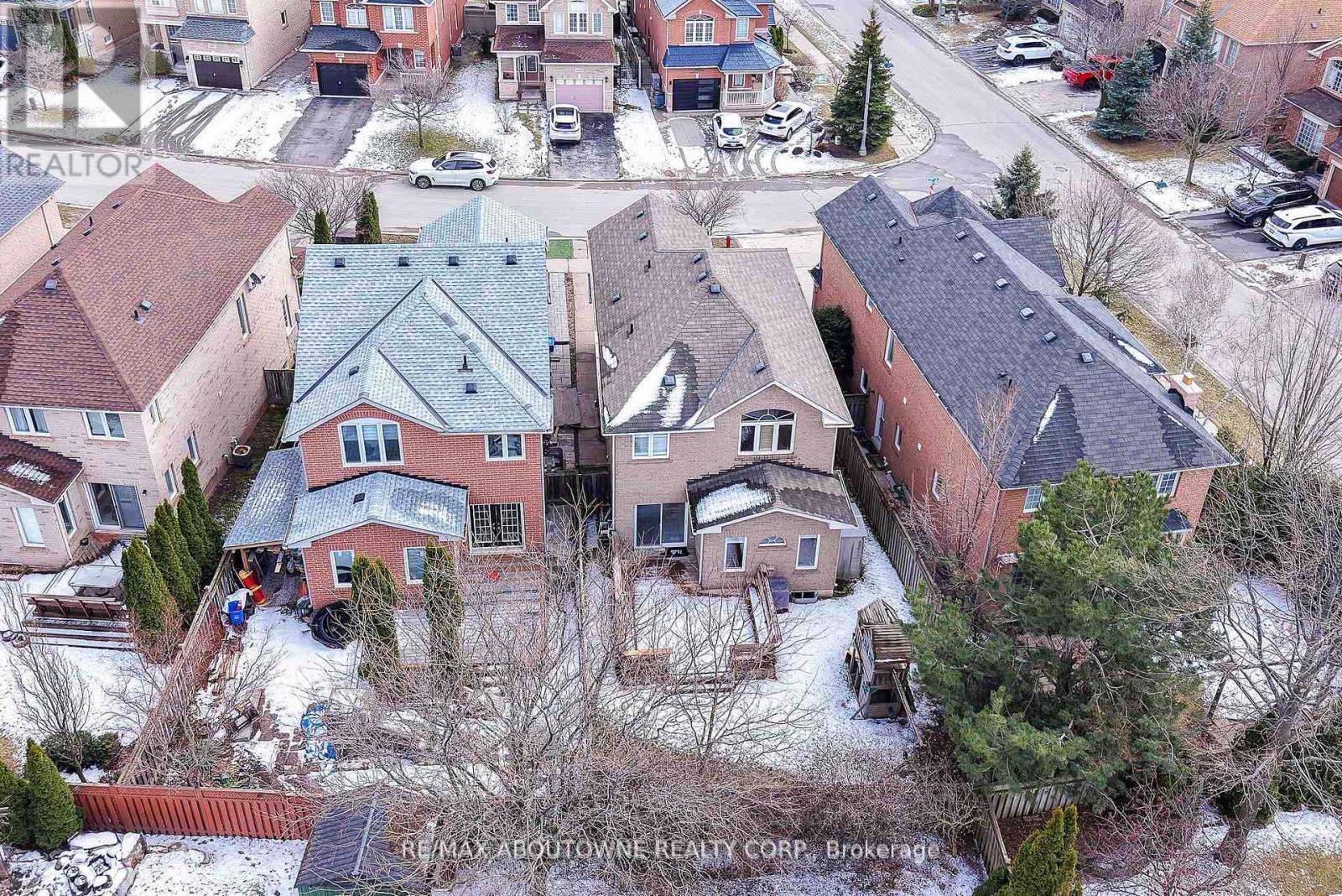 2457 Hilda Drive, Oakville, Ontario  L6H 7N5 - Photo 47 - W12960506