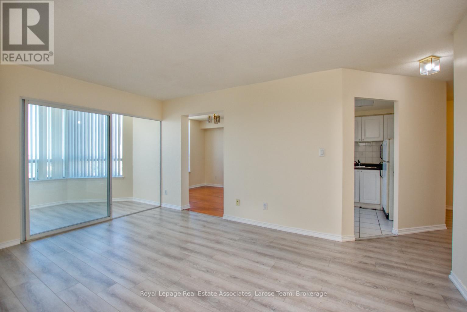 2212 - 135 Hillcrest Avenue, Mississauga, Ontario  L5B 4B1 - Photo 11 - W12960516