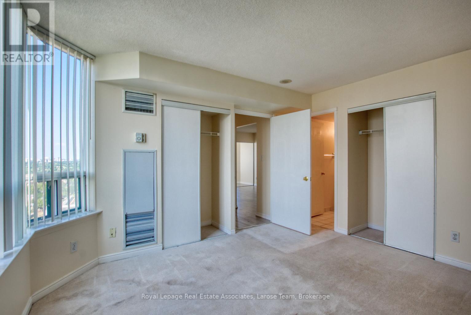 2212 - 135 Hillcrest Avenue, Mississauga, Ontario  L5B 4B1 - Photo 14 - W12960516