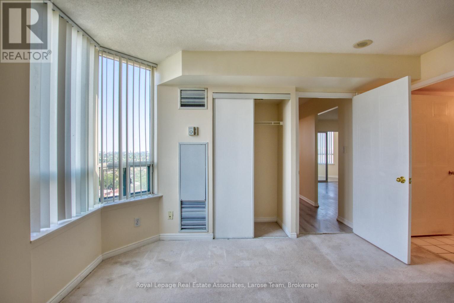 2212 - 135 Hillcrest Avenue, Mississauga, Ontario  L5B 4B1 - Photo 17 - W12960516