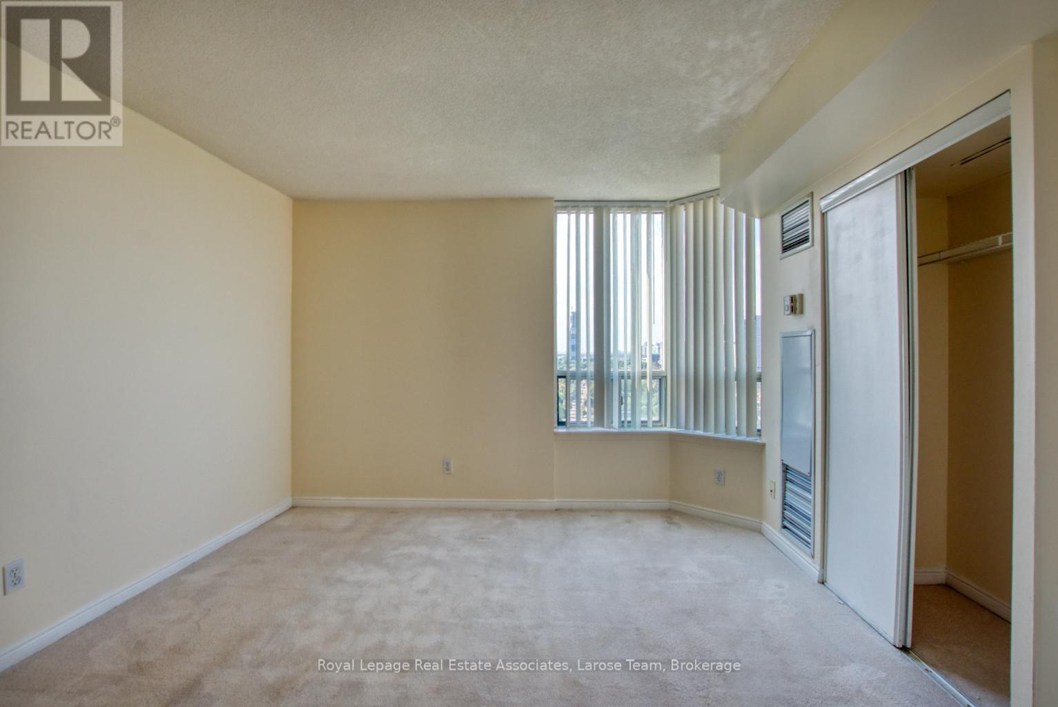 2212 - 135 Hillcrest Avenue, Mississauga, Ontario  L5B 4B1 - Photo 18 - W12960516