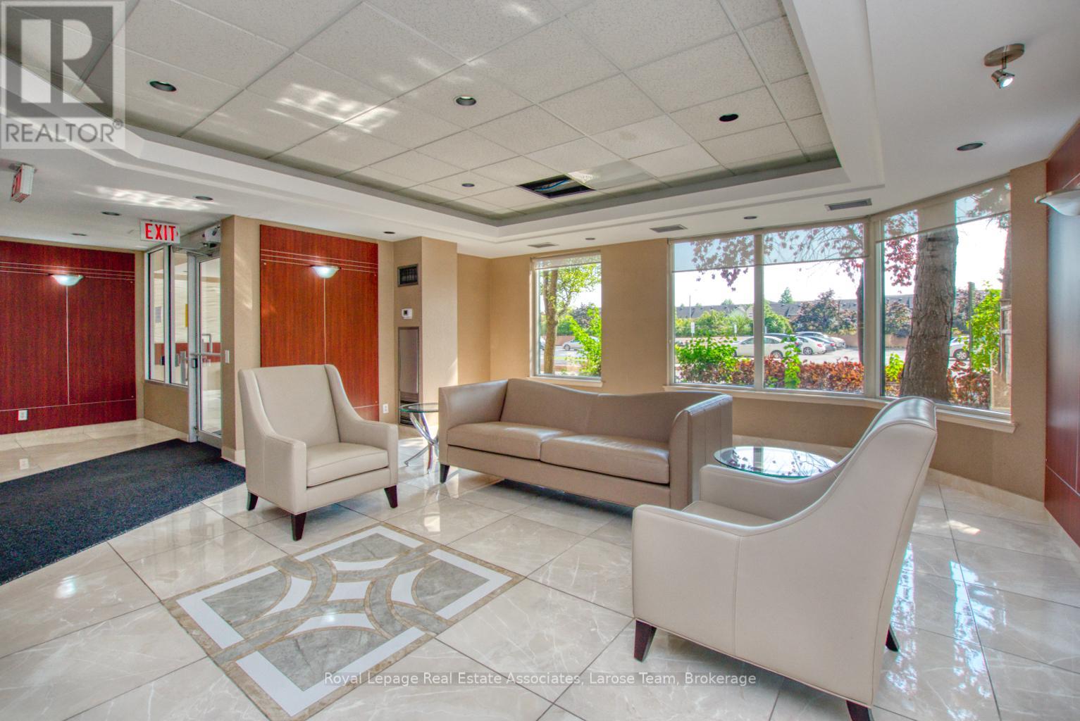 2212 - 135 Hillcrest Avenue, Mississauga, Ontario  L5B 4B1 - Photo 3 - W12960516