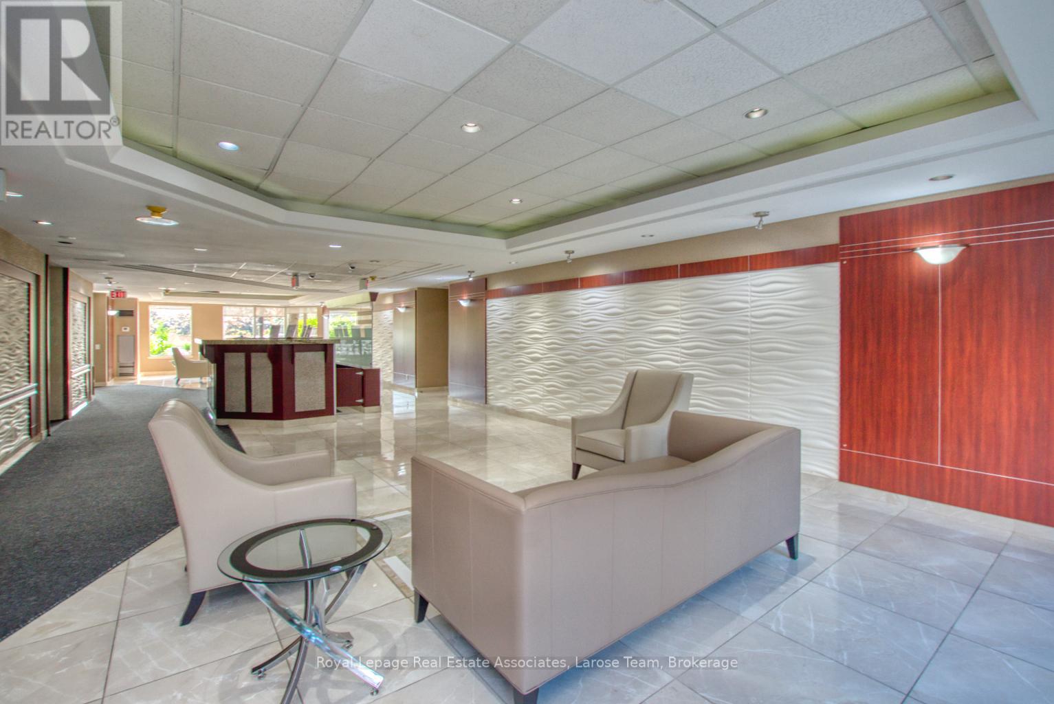 2212 - 135 Hillcrest Avenue, Mississauga, Ontario  L5B 4B1 - Photo 4 - W12960516