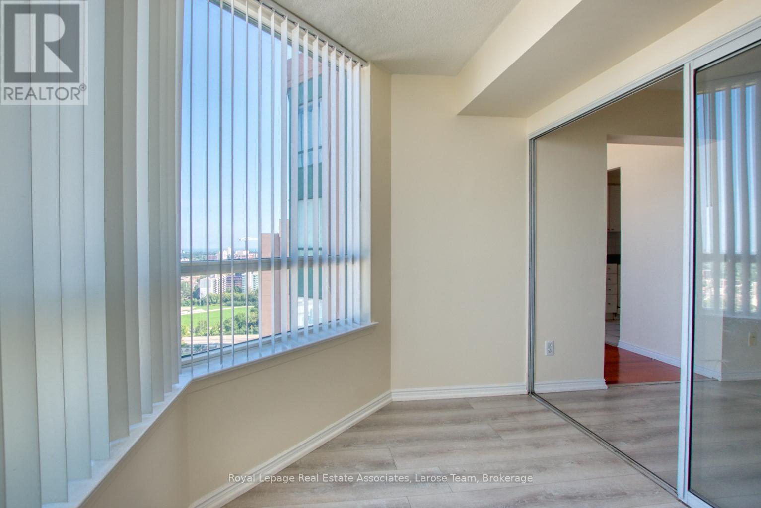 2212 - 135 Hillcrest Avenue, Mississauga, Ontario  L5B 4B1 - Photo 7 - W12960516