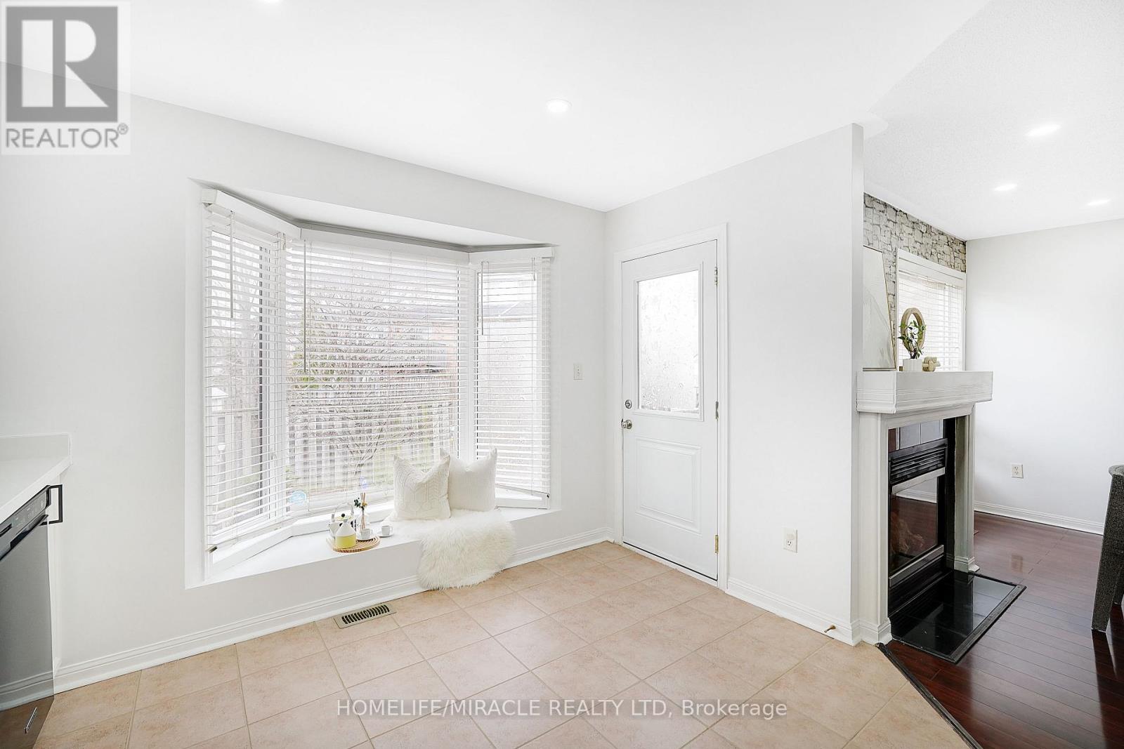 2487 Appalachain Drive, Oakville, Ontario  L6M 4S4 - Photo 15 - W12960532