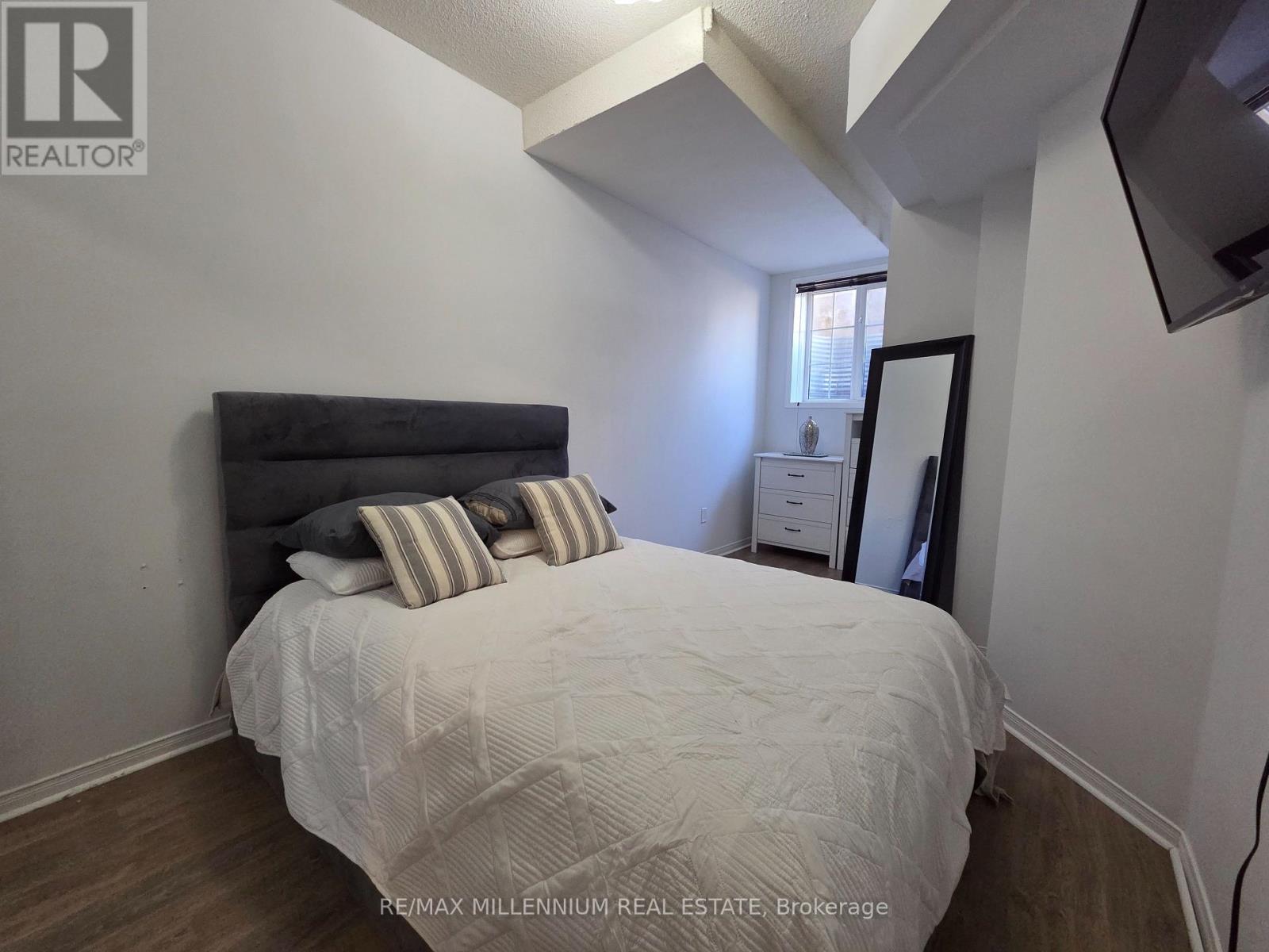 145 - 601 Shoreline Drive, Mississauga, Ontario  L5B 4K3 - Photo 11 - W12960550