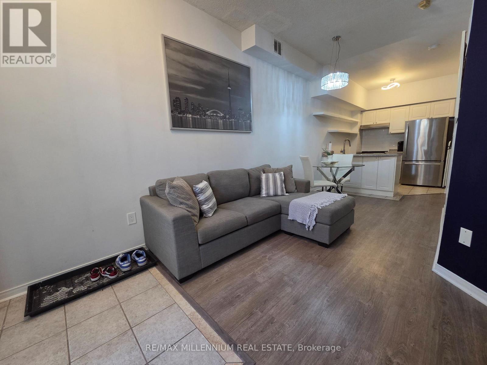 145 - 601 Shoreline Drive, Mississauga, Ontario  L5B 4K3 - Photo 5 - W12960550