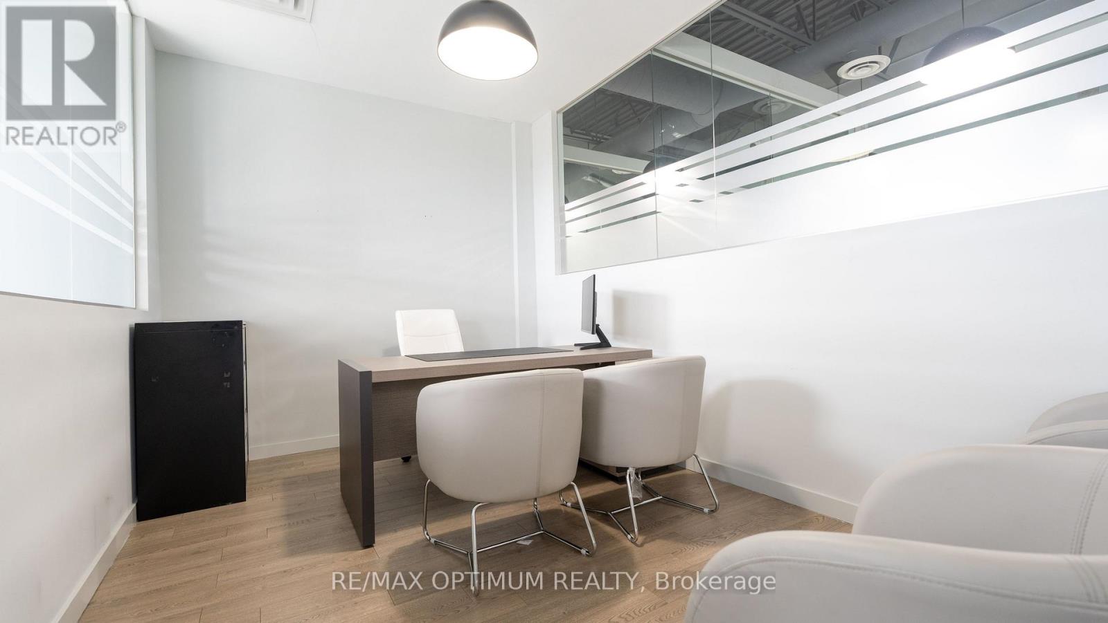 101 - 1055 Canadian Place, Mississauga, Ontario L4W 0C2 - Photo 12 - W12960558