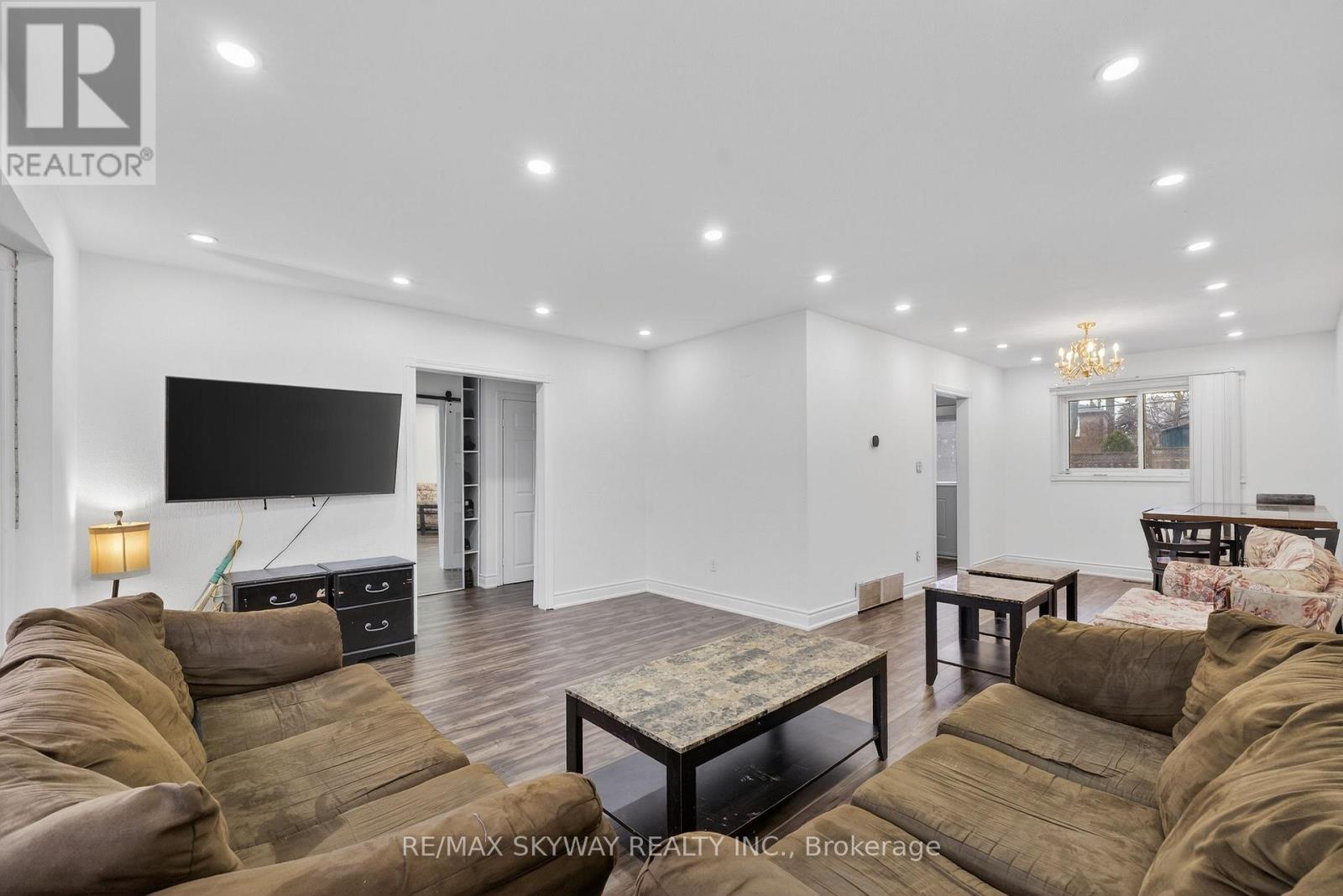 69 Argyle Crescent, Brampton, Ontario  L6T 1M9 - Photo 10 - W12960620