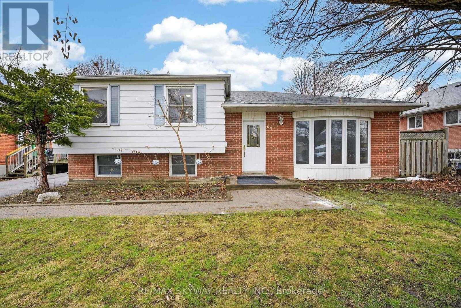 69 Argyle Crescent, Brampton, Ontario  L6T 1M9 - Photo 2 - W12960620