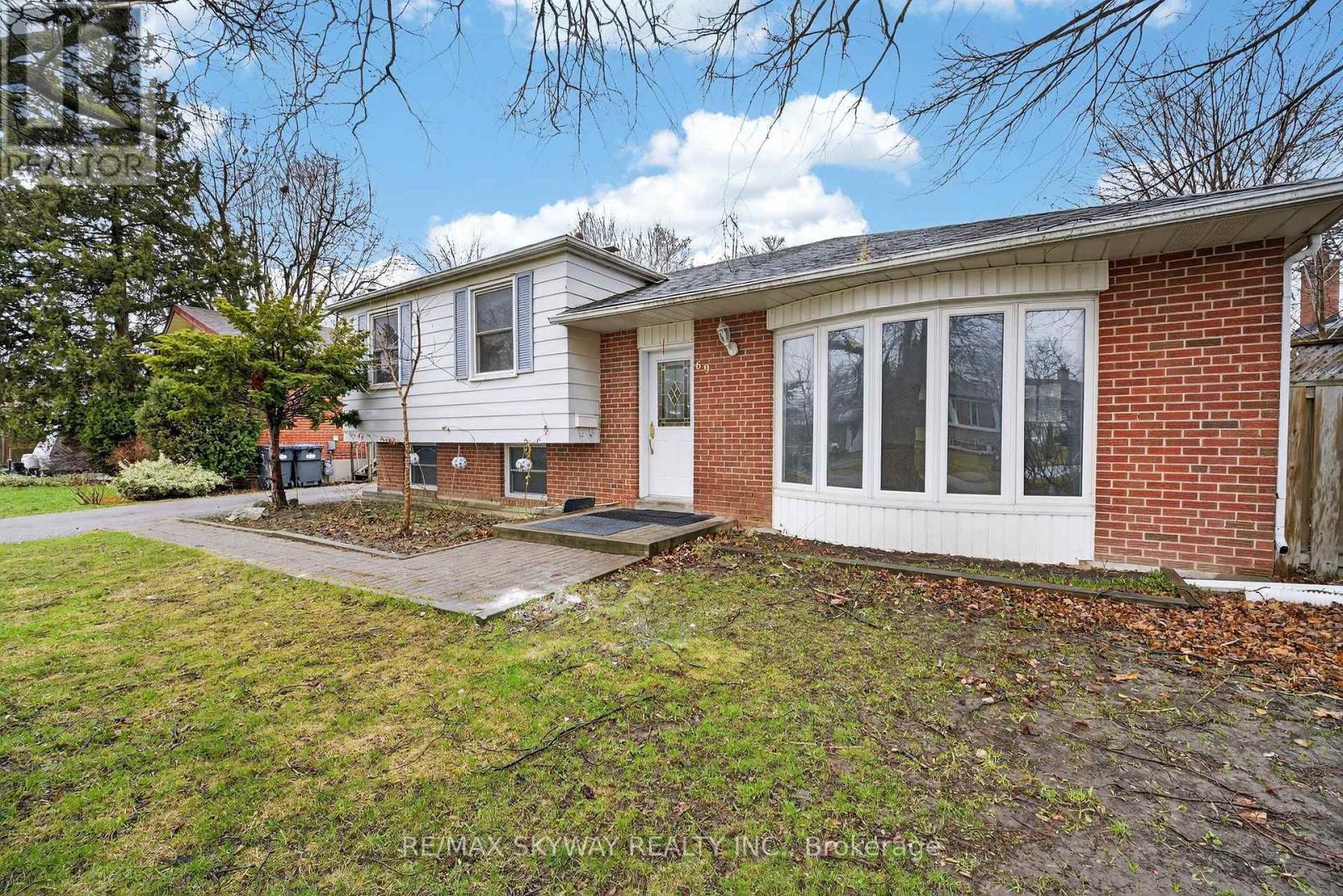 69 Argyle Crescent, Brampton, Ontario  L6T 1M9 - Photo 4 - W12960620