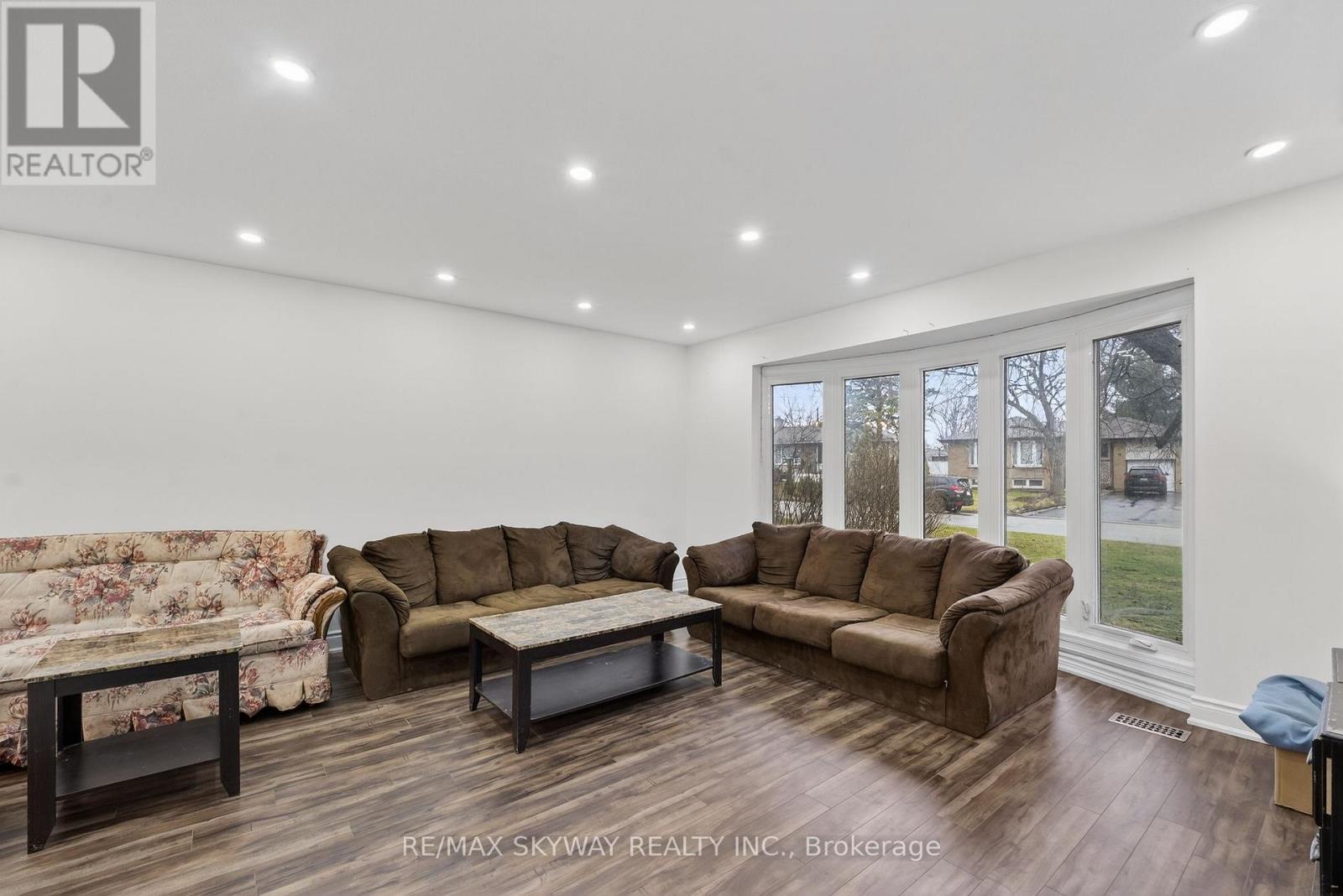 69 Argyle Crescent, Brampton, Ontario  L6T 1M9 - Photo 9 - W12960620