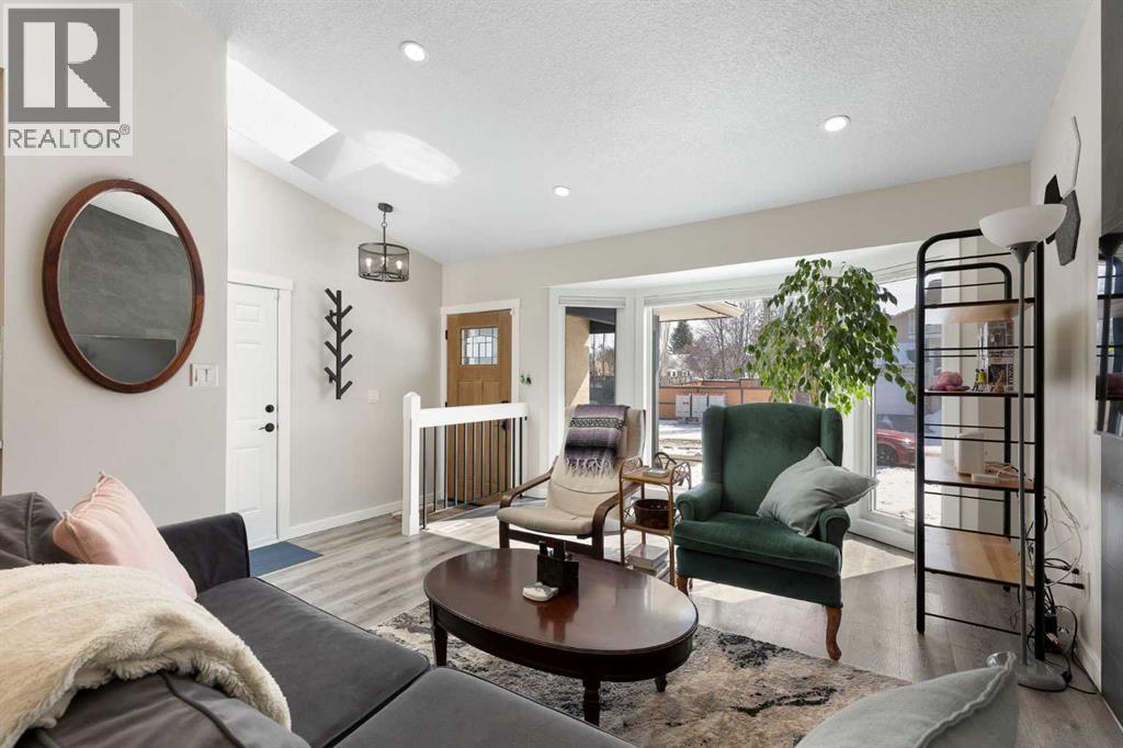 48 Cedargrove Road SW, Calgary, Alberta  T2W 4T9 - Photo 5 - A2298186