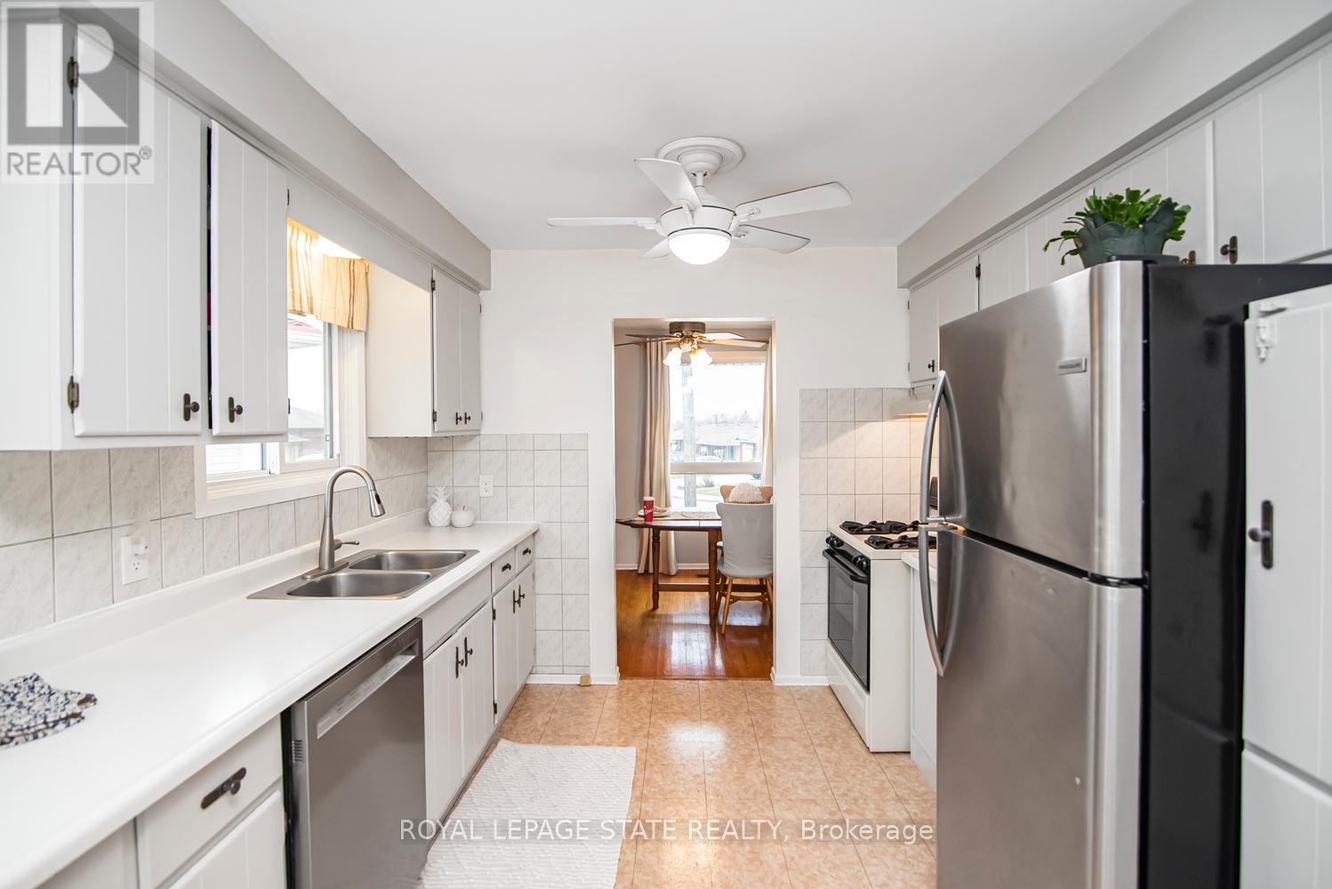 138 Greeningdon Drive, Hamilton, Ontario  L9A 3A9 - Photo 12 - X12960492