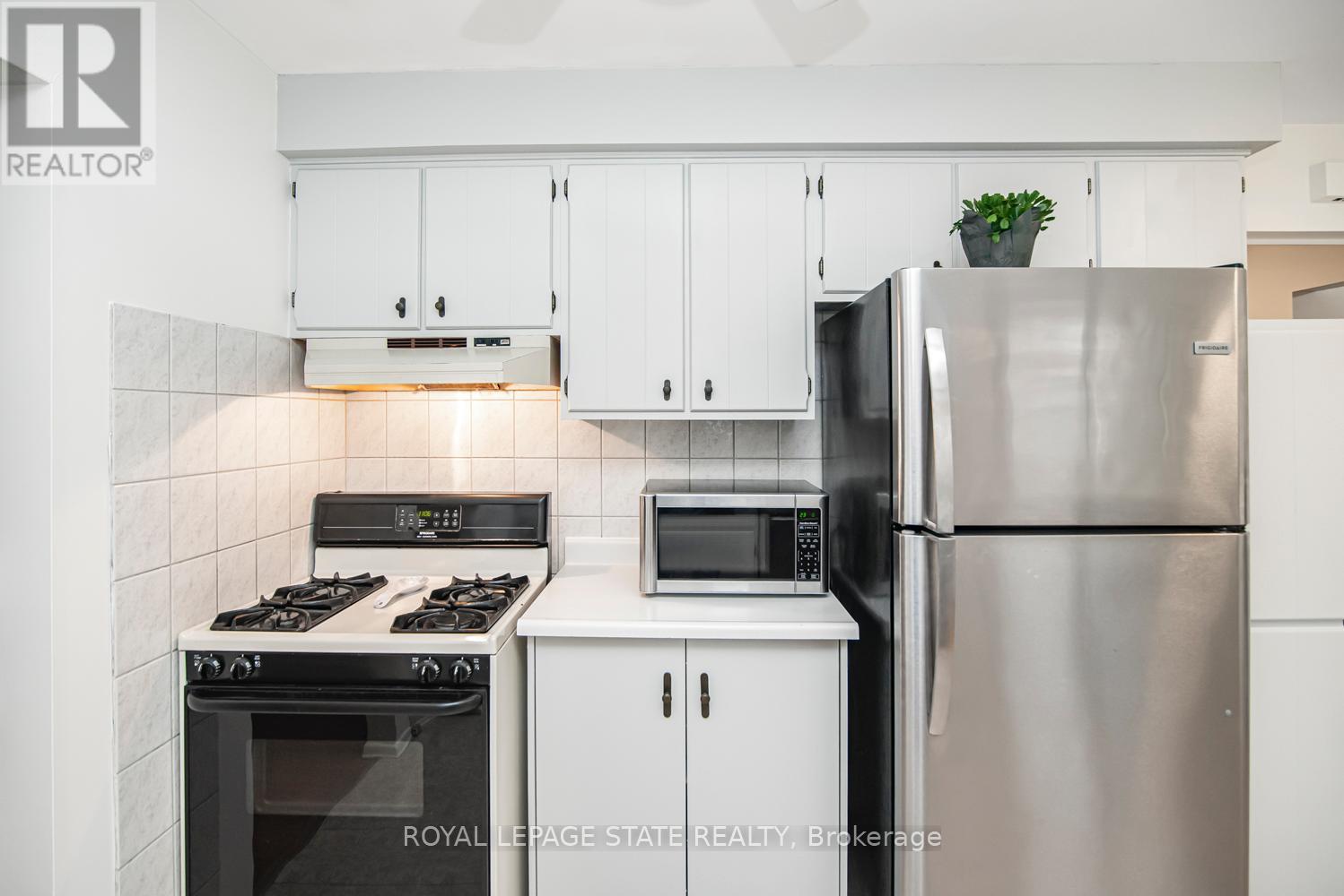 138 Greeningdon Drive, Hamilton, Ontario  L9A 3A9 - Photo 14 - X12960492