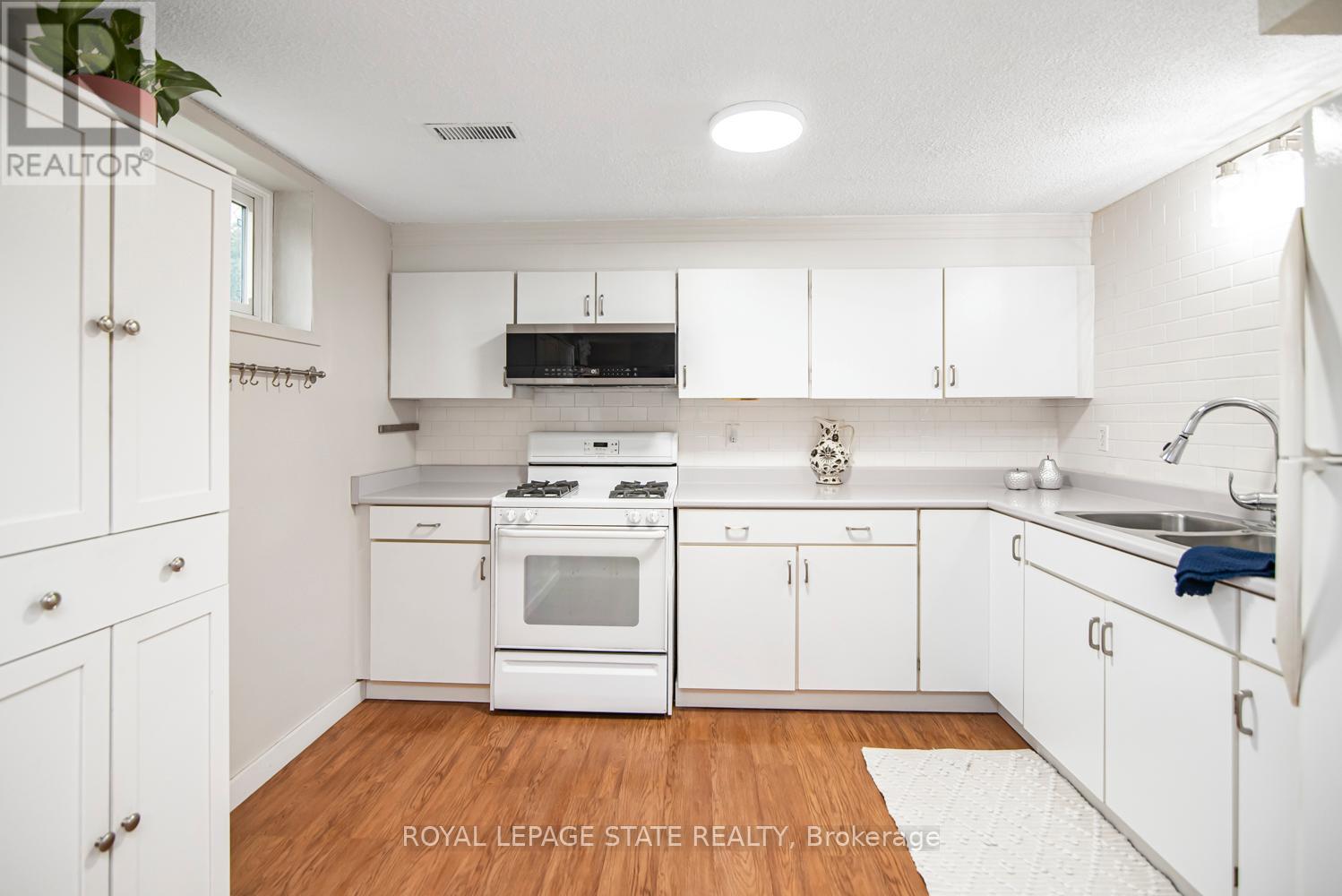 138 Greeningdon Drive, Hamilton, Ontario  L9A 3A9 - Photo 37 - X12960492