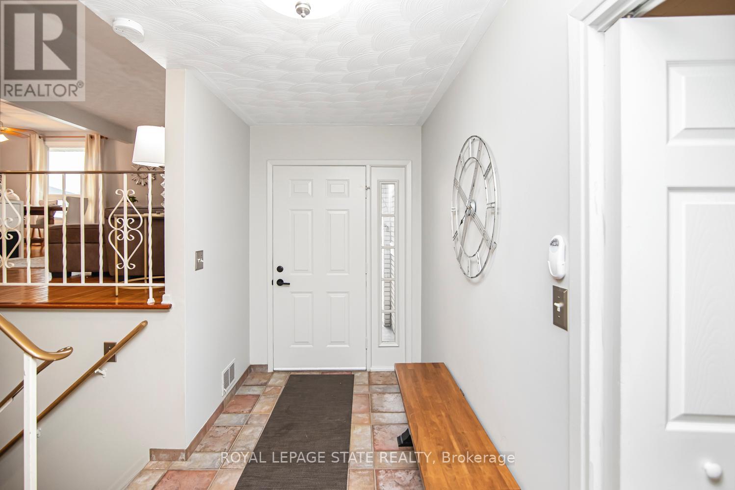 138 Greeningdon Drive, Hamilton, Ontario  L9A 3A9 - Photo 5 - X12960492