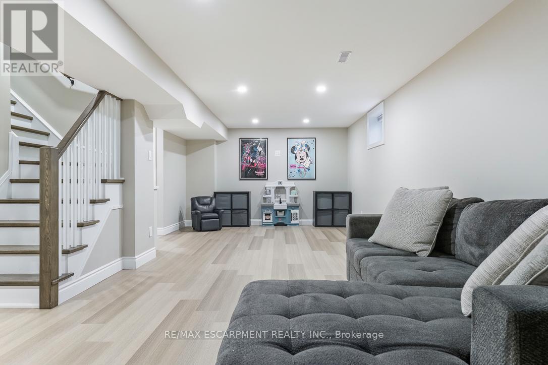 1 Parkway Place, Hamilton, Ontario  L9H 6K3 - Photo 34 - X12960496