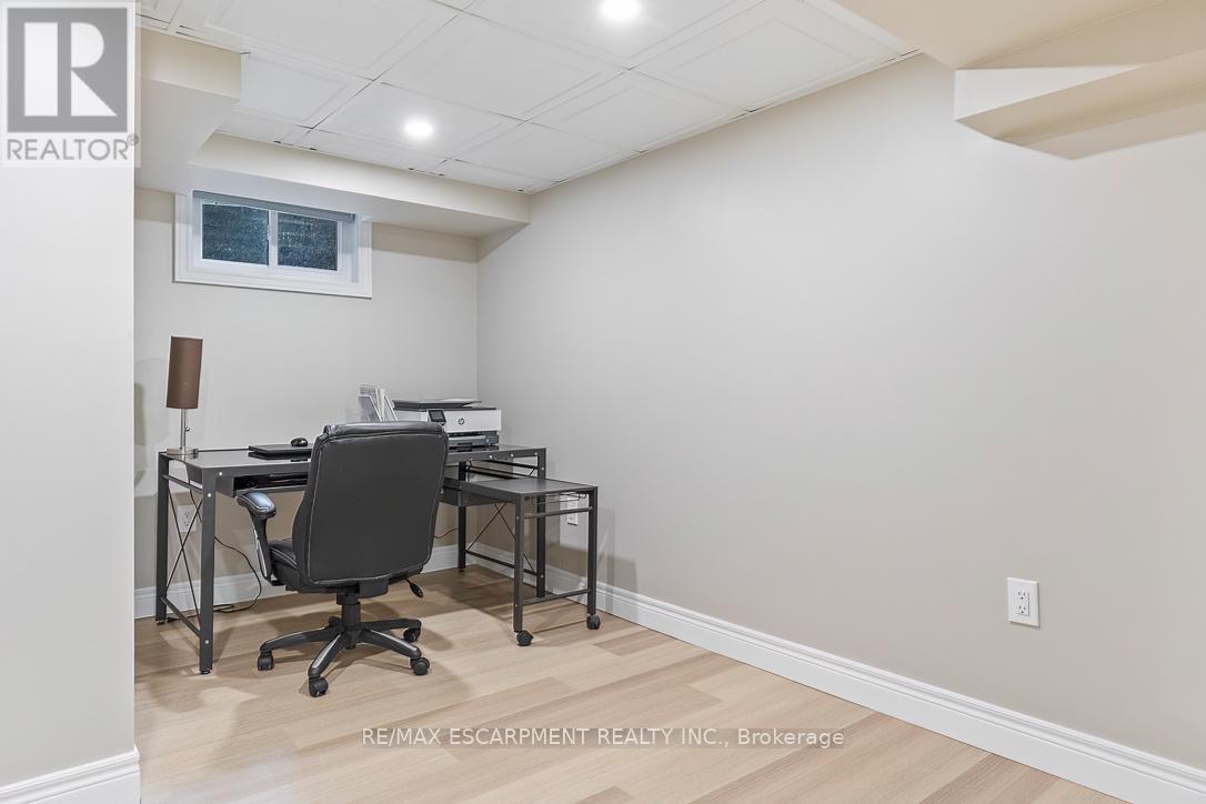 1 Parkway Place, Hamilton, Ontario  L9H 6K3 - Photo 39 - X12960496