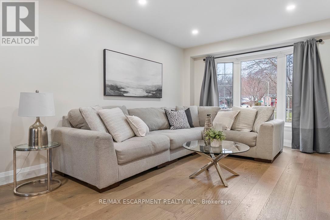 1 Parkway Place, Hamilton, Ontario  L9H 6K3 - Photo 5 - X12960496