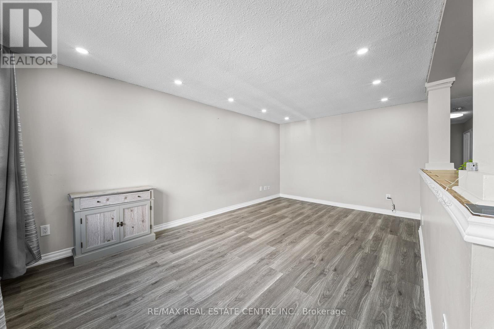 35 Folkestone Avenue, Hamilton, Ontario  L8V 4M9 - Photo 10 - X12960524