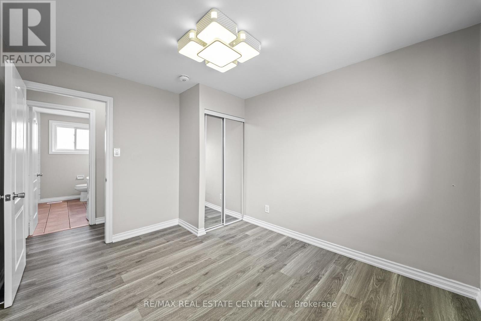 35 Folkestone Avenue, Hamilton, Ontario  L8V 4M9 - Photo 23 - X12960524