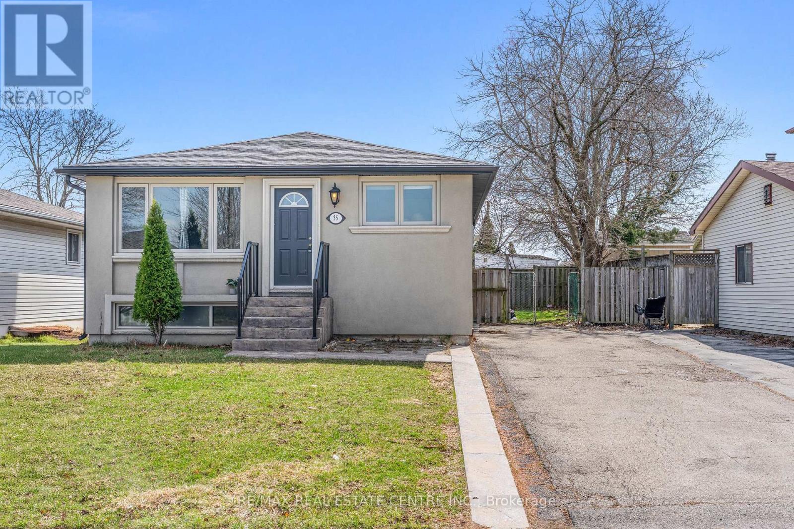 35 Folkestone Avenue, Hamilton, Ontario  L8V 4M9 - Photo 4 - X12960524