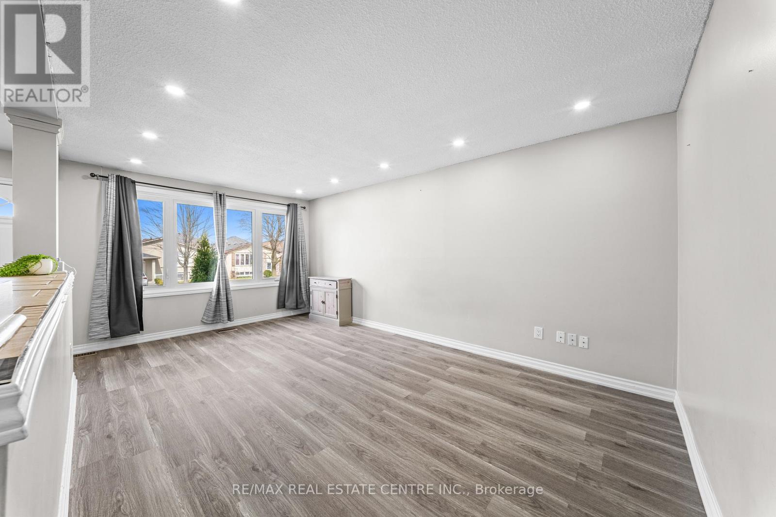 35 Folkestone Avenue, Hamilton, Ontario  L8V 4M9 - Photo 42 - X12960524