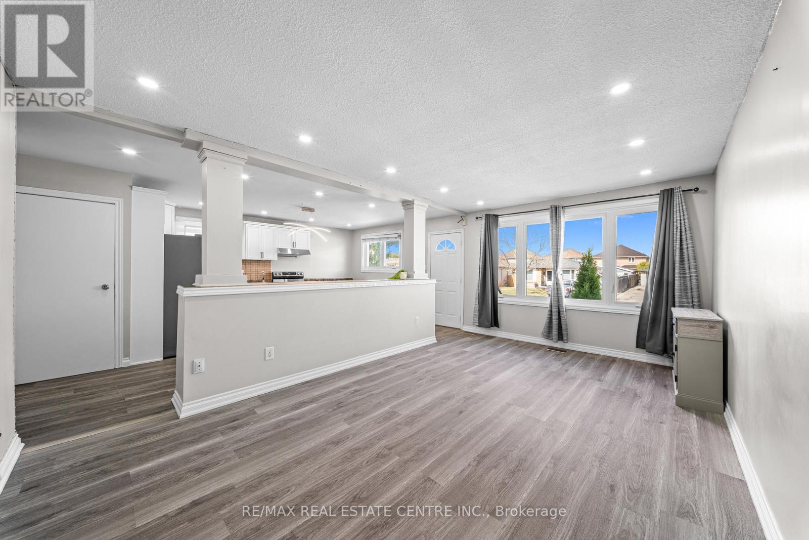 35 Folkestone Avenue, Hamilton, Ontario  L8V 4M9 - Photo 8 - X12960524