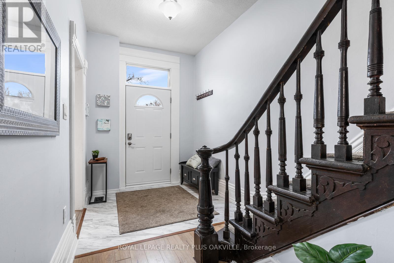 213 Darling Street, Brantford, Ontario  N3S 3X1 - Photo 2 - X12960586