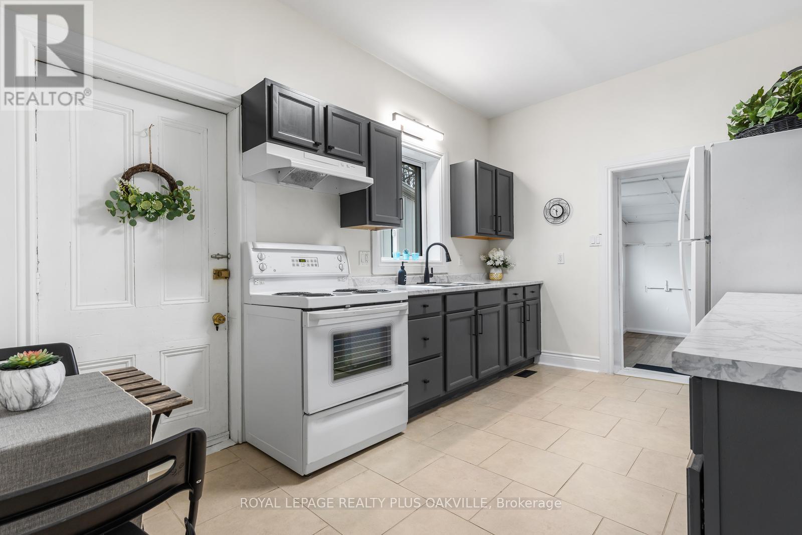 213 Darling Street, Brantford, Ontario  N3S 3X1 - Photo 7 - X12960586