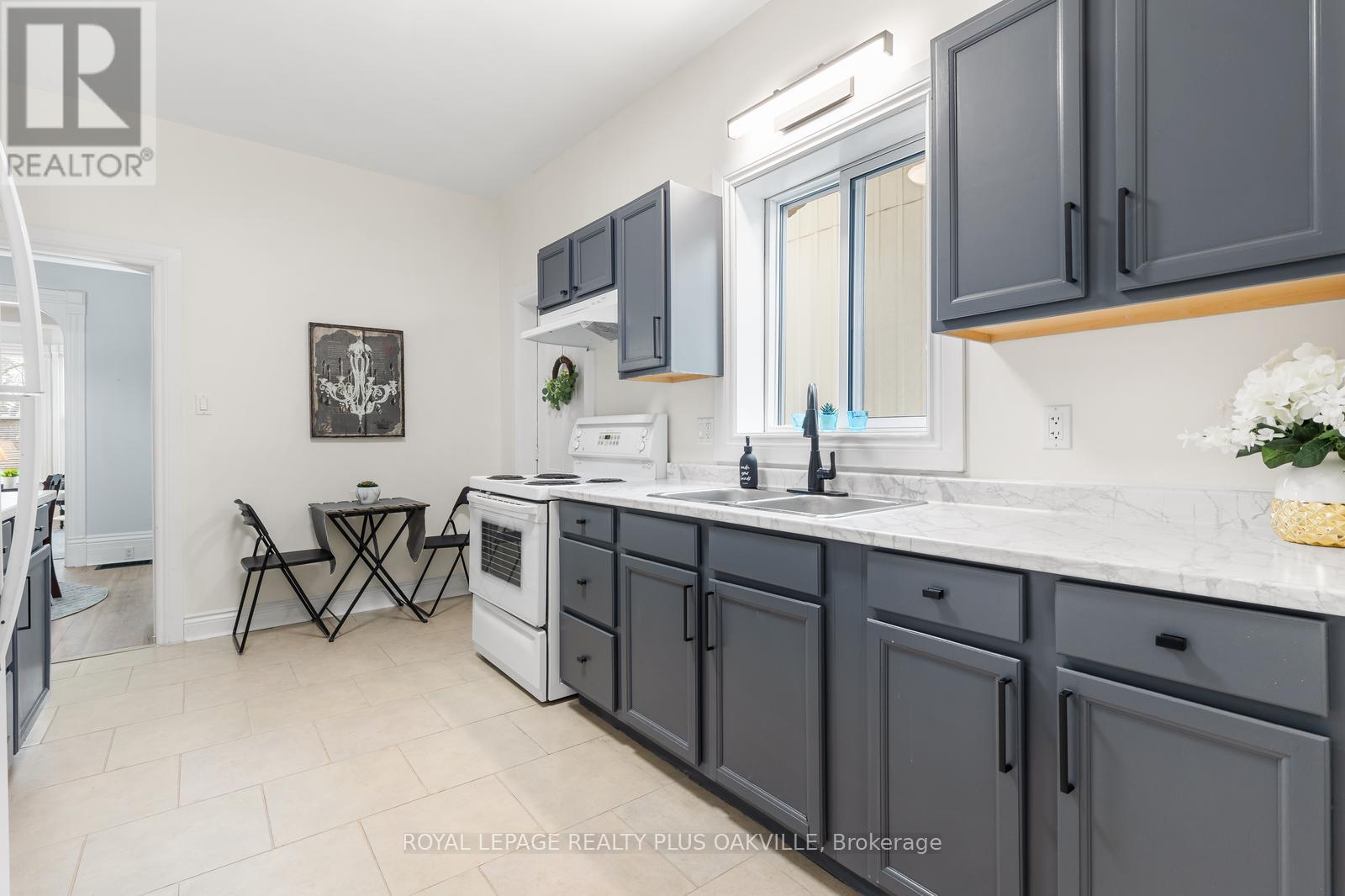 213 Darling Street, Brantford, Ontario  N3S 3X1 - Photo 8 - X12960586