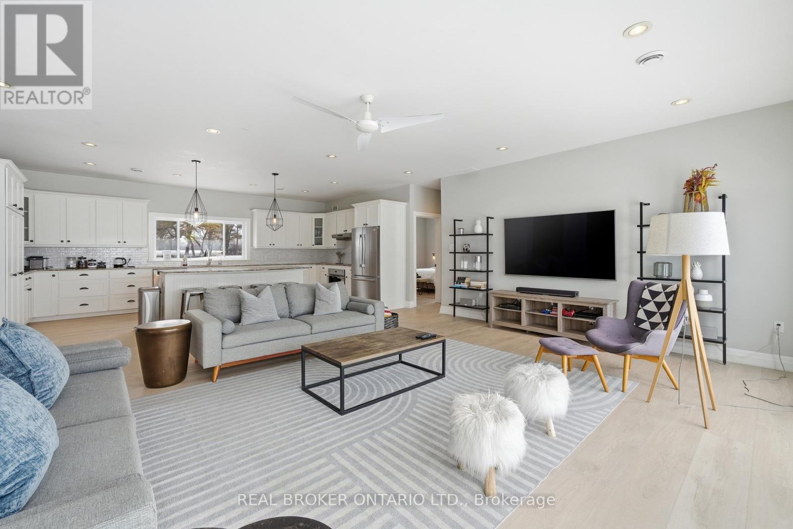 1105 Huyck's Point Road, Prince Edward County, Ontario  K0K 3L0 - Photo 16 - X12960598