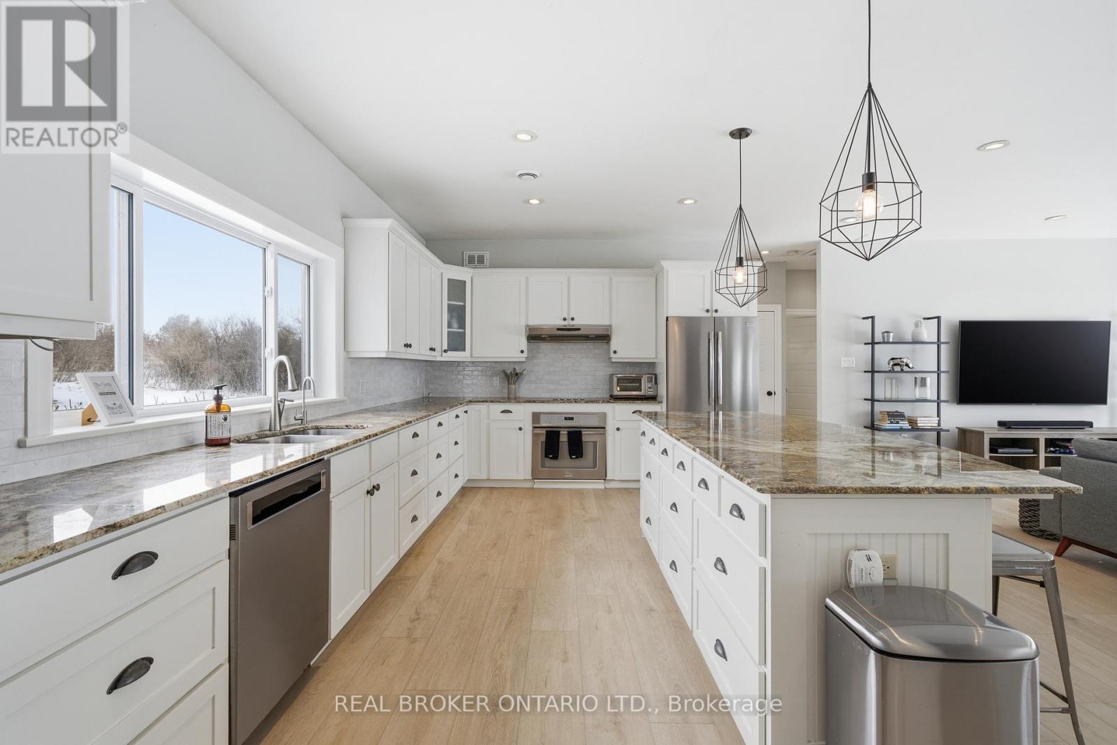 1105 Huyck's Point Road, Prince Edward County, Ontario  K0K 3L0 - Photo 19 - X12960598