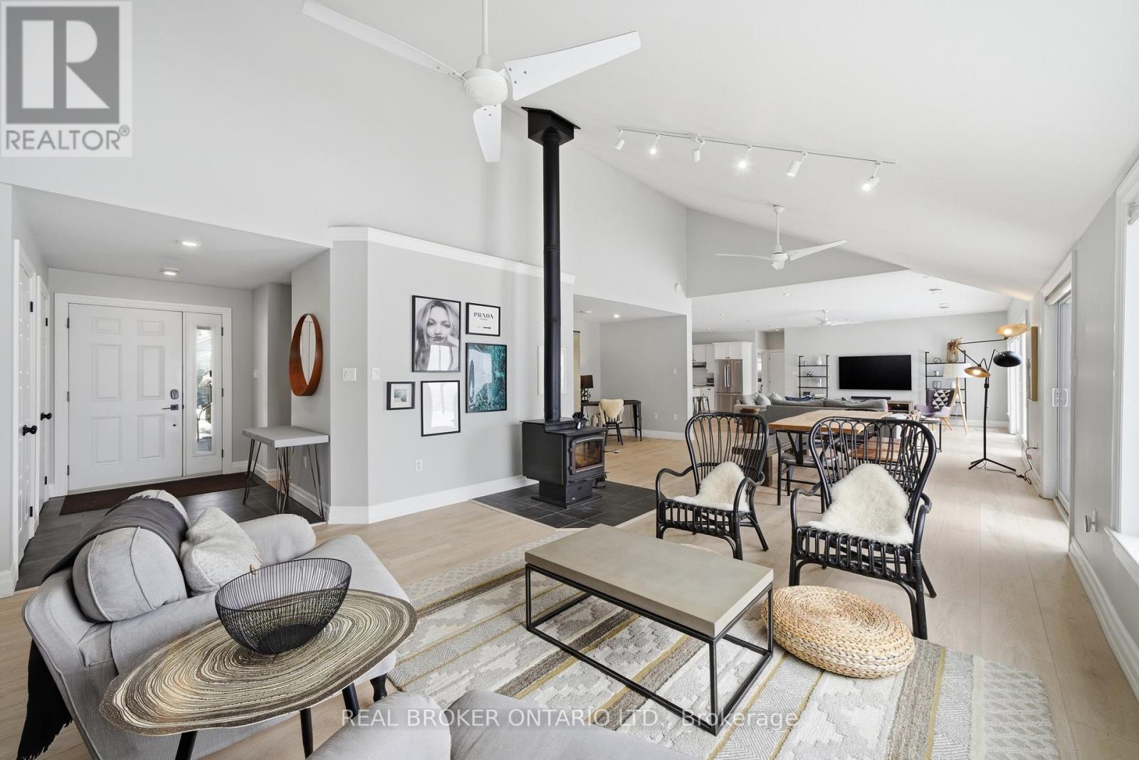 1105 Huyck's Point Road, Prince Edward County, Ontario  K0K 3L0 - Photo 9 - X12960598