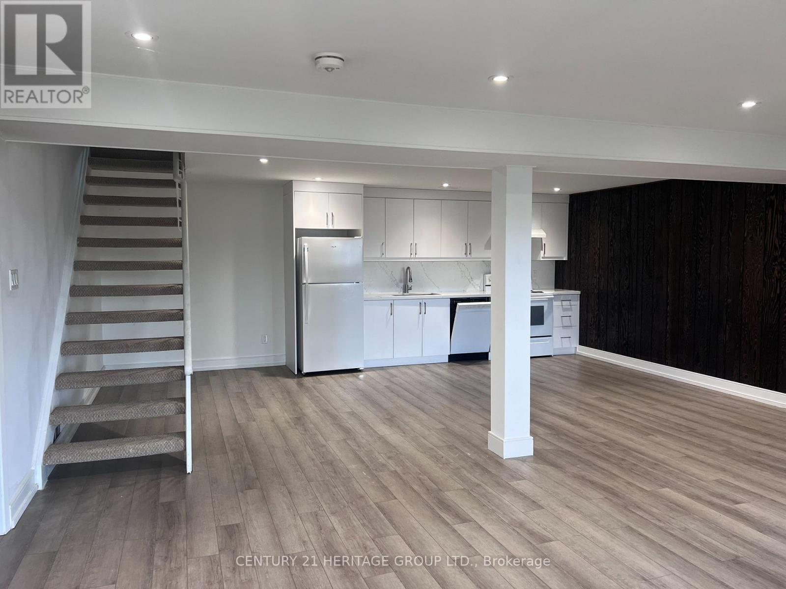 Lower - 163 Hilltop Drive, East Gwillimbury, Ontario  L9N 1B9 - Photo 2 - N12888252