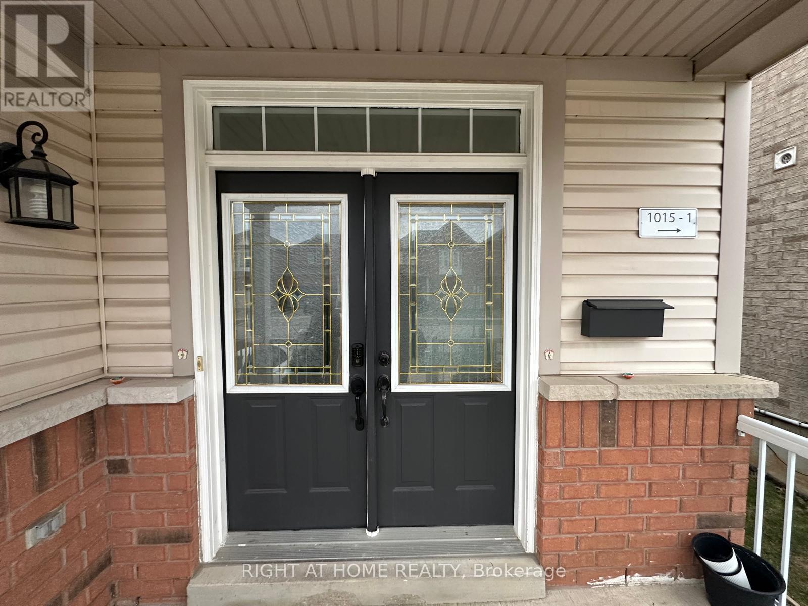 1015 Mccuaig Drive, Milton, Ontario  L9T 6S4 - Photo 2 - W12960334