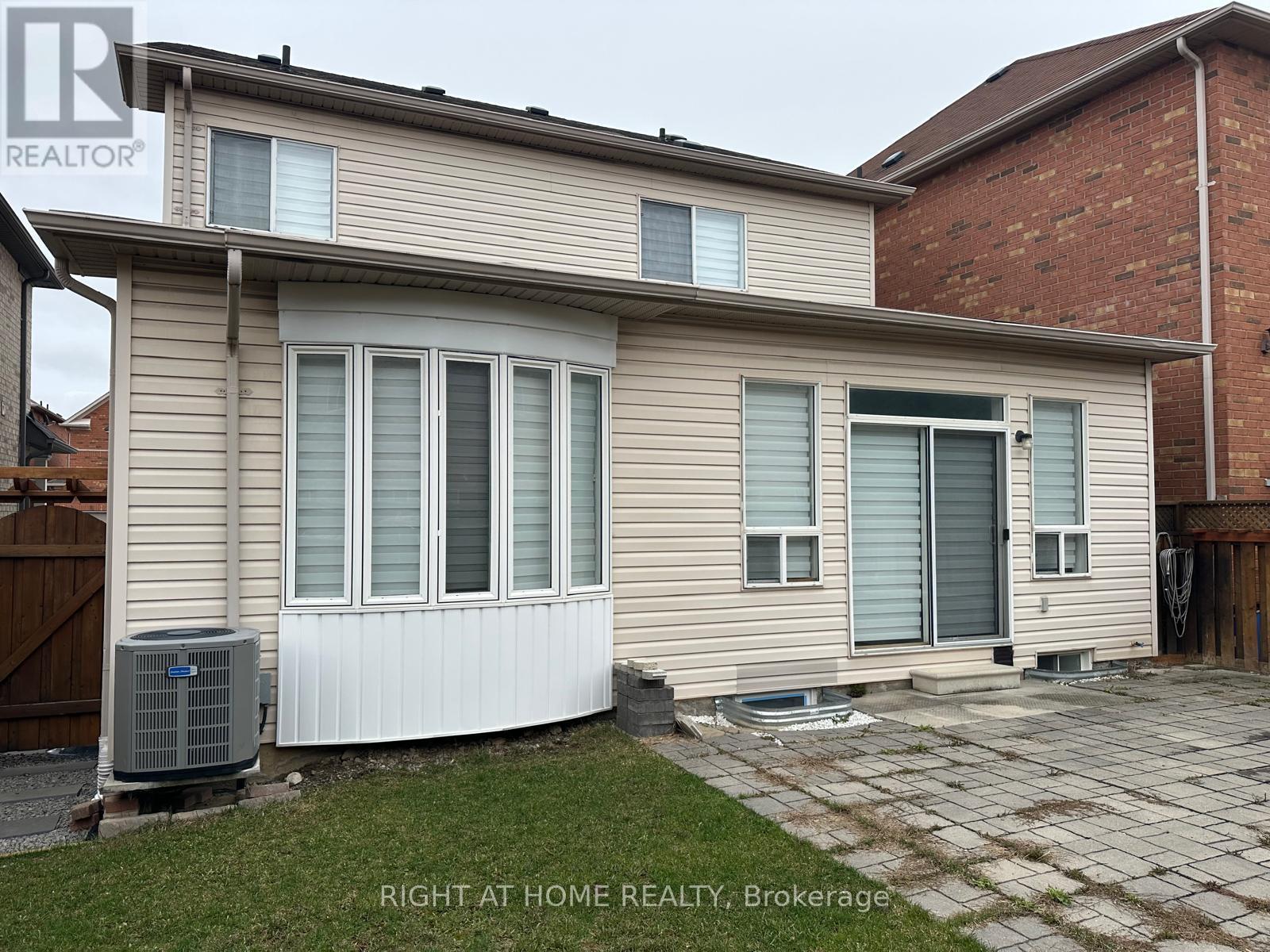 1015 Mccuaig Drive, Milton, Ontario  L9T 6S4 - Photo 23 - W12960334