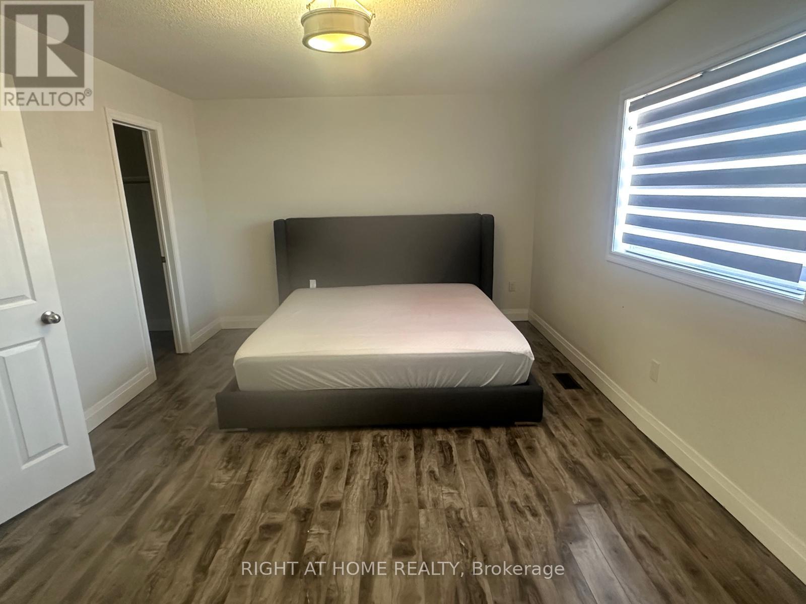 1015 Mccuaig Drive, Milton, Ontario  L9T 6S4 - Photo 8 - W12960334