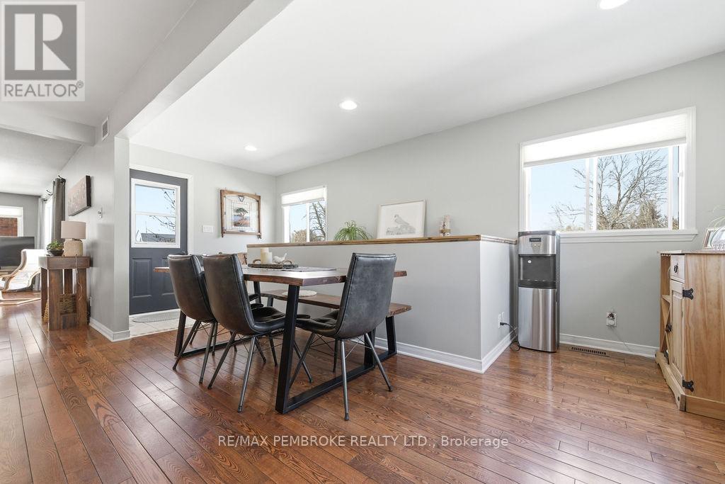 11 Irene Street, Laurentian Valley, Ontario  K8A 7M2 - Photo 15 - X12960648