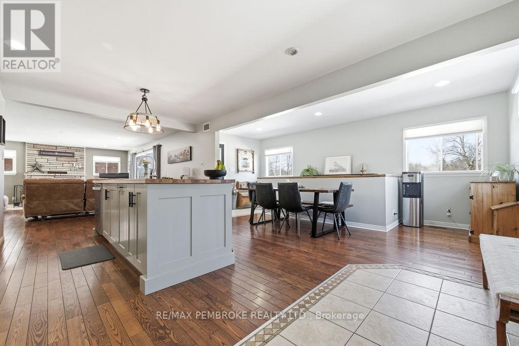 11 Irene Street, Laurentian Valley, Ontario  K8A 7M2 - Photo 17 - X12960648