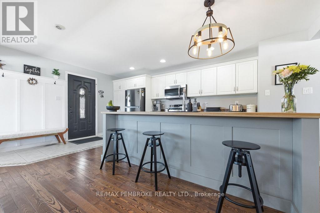 11 Irene Street, Laurentian Valley, Ontario  K8A 7M2 - Photo 18 - X12960648