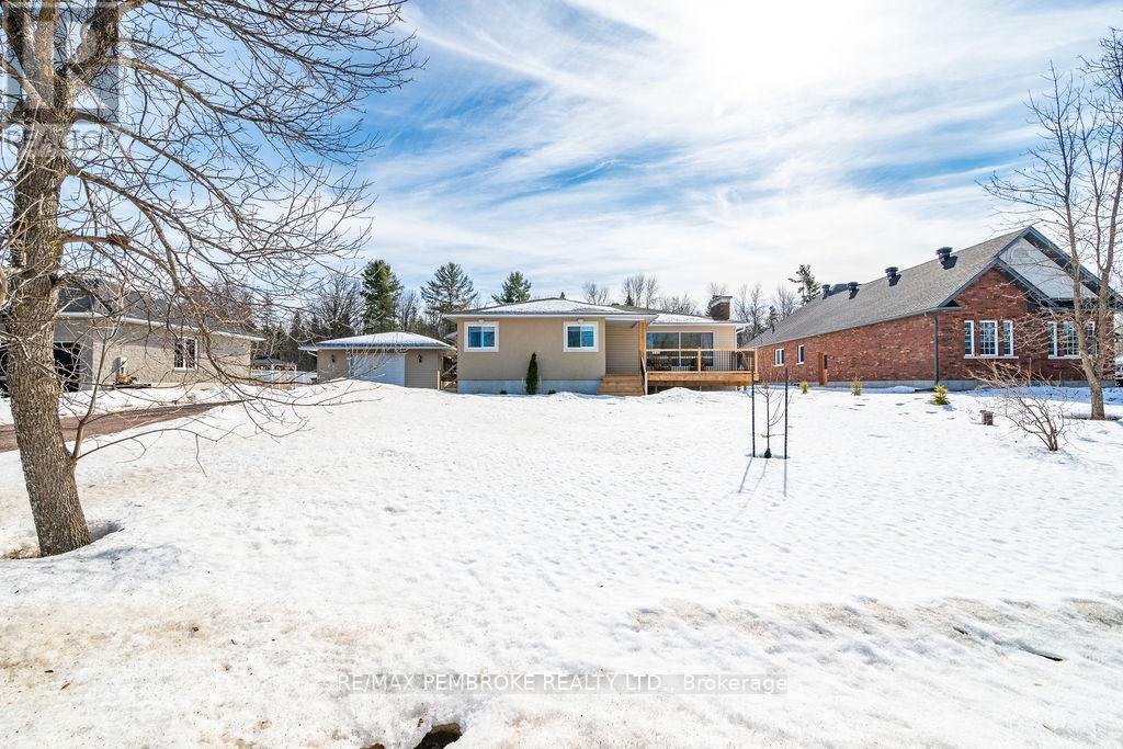 11 Irene Street, Laurentian Valley, Ontario  K8A 7M2 - Photo 2 - X12960648