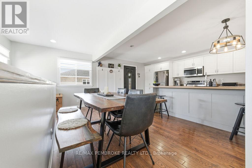 11 Irene Street, Laurentian Valley, Ontario  K8A 7M2 - Photo 20 - X12960648